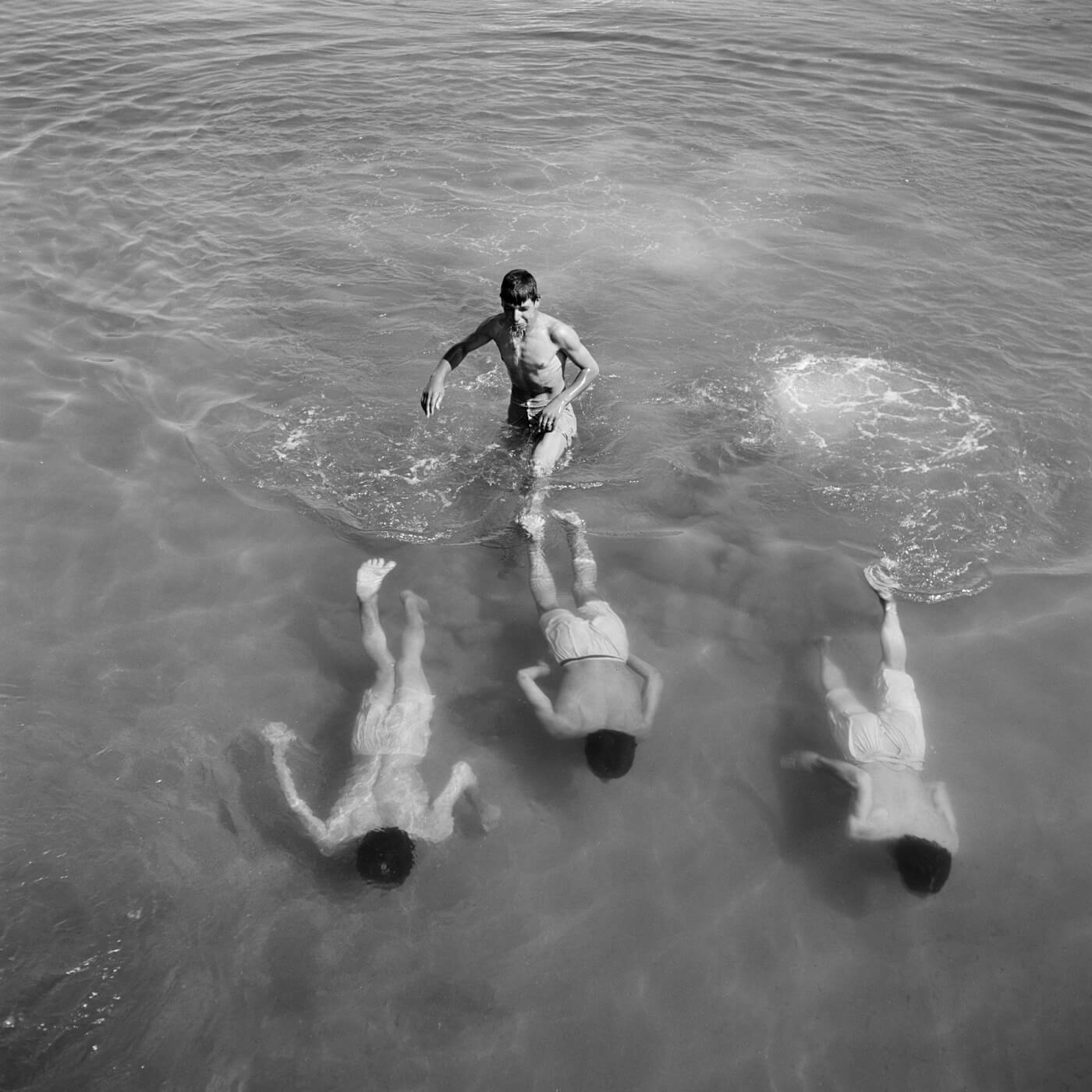 Through a Lens: The Stirring Coastal Imagery of Artur Pastor - Slowness